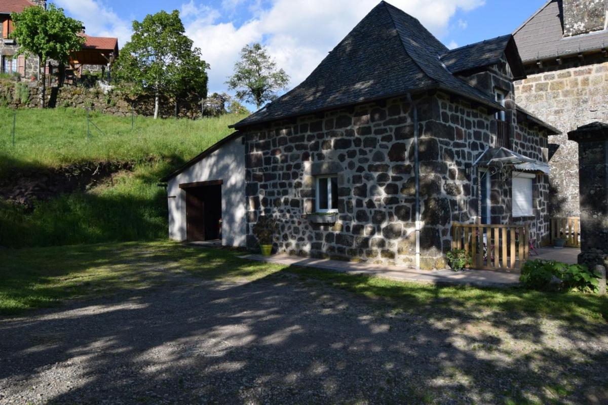 Gite 4 Personnes Dans Le Cantal Animaux Bienvenus Lascelle Exterior photo